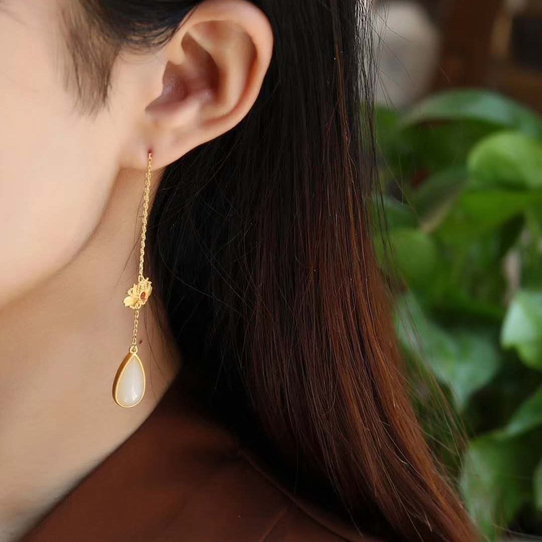 Charming Gold Earring for Any Occasion