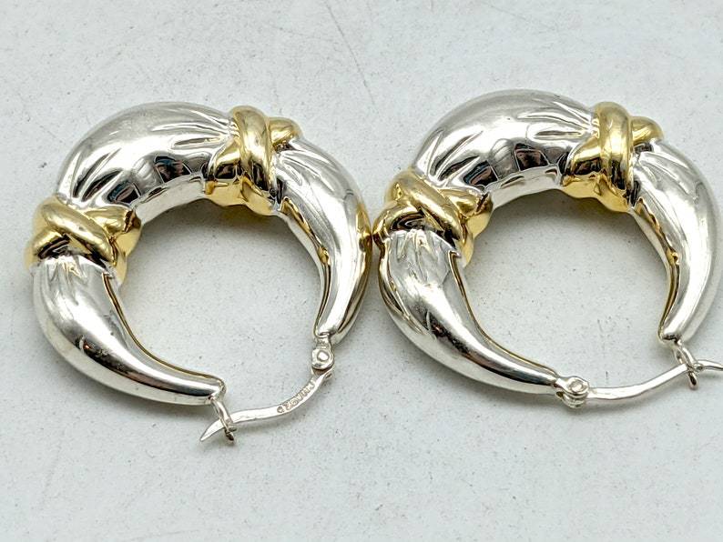Beautiful Gold Earring with Unique Style