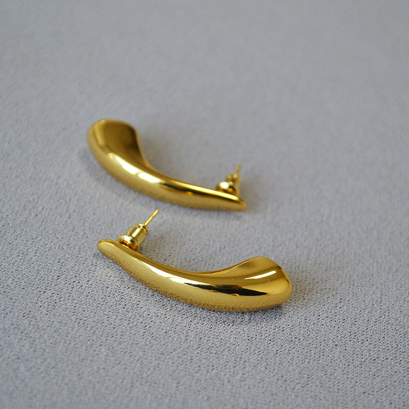 Charming Gold Earring for Any Occasion