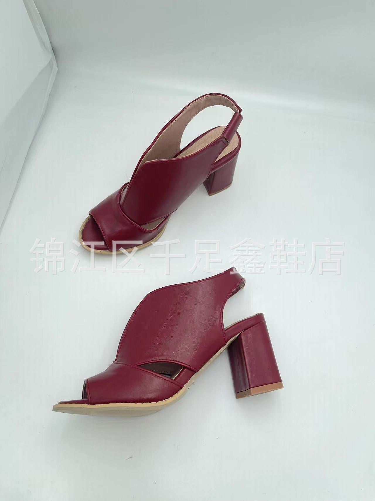 Chic Orthopedic Sandals with Unique Design