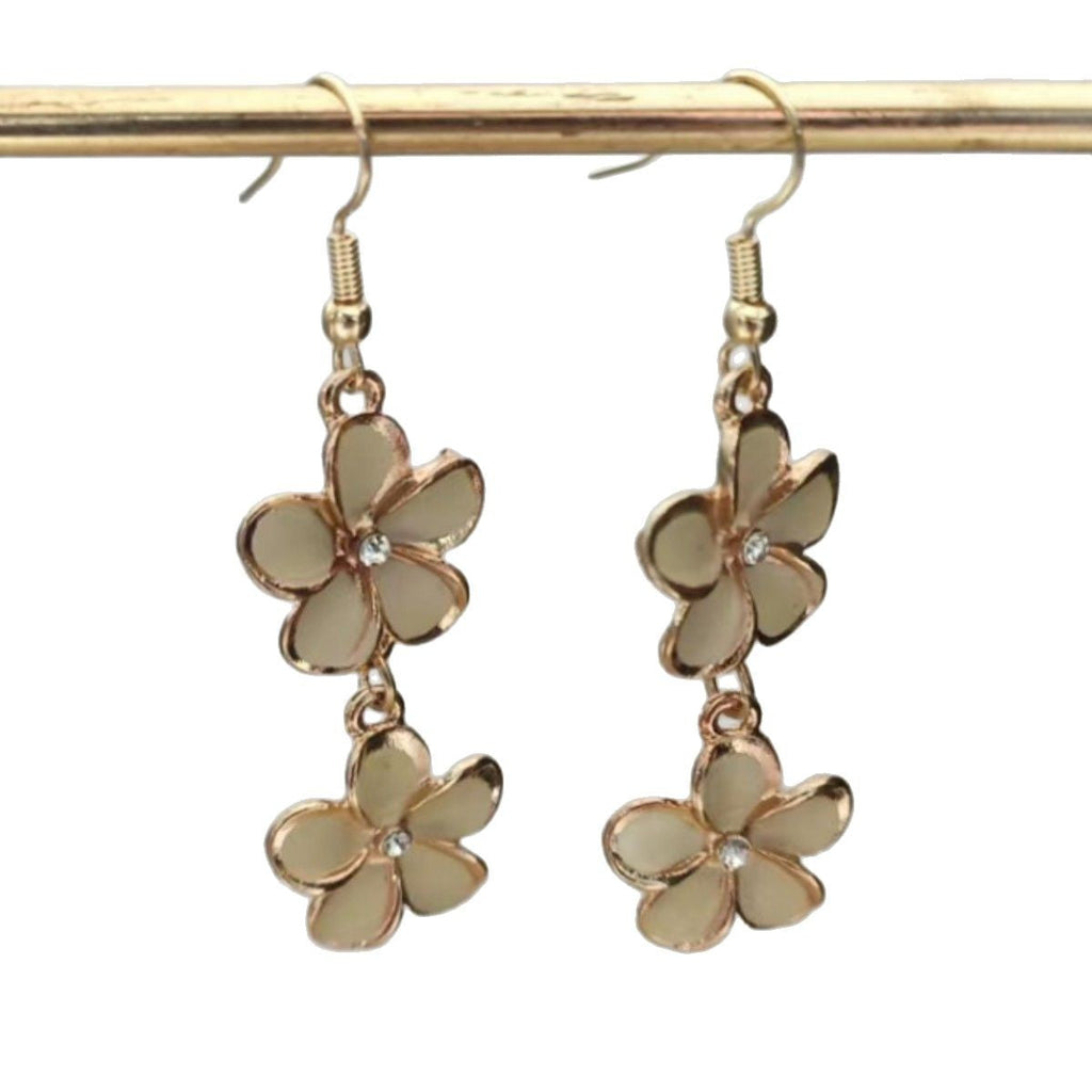 Classic Gold Earring with Timeless Appeal