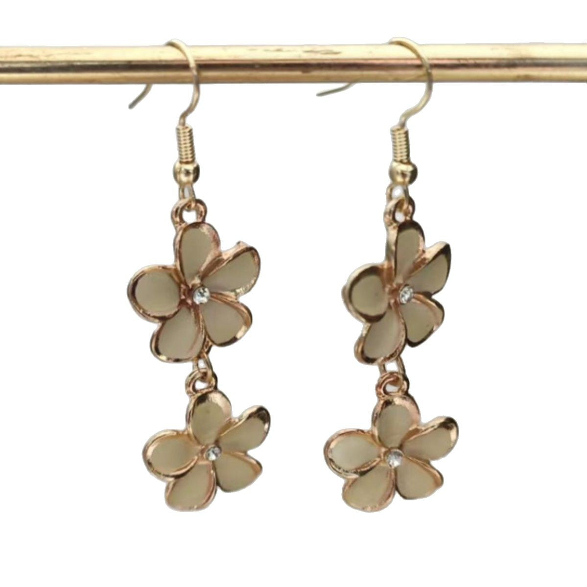 Classic Gold Earring with Timeless Appeal
