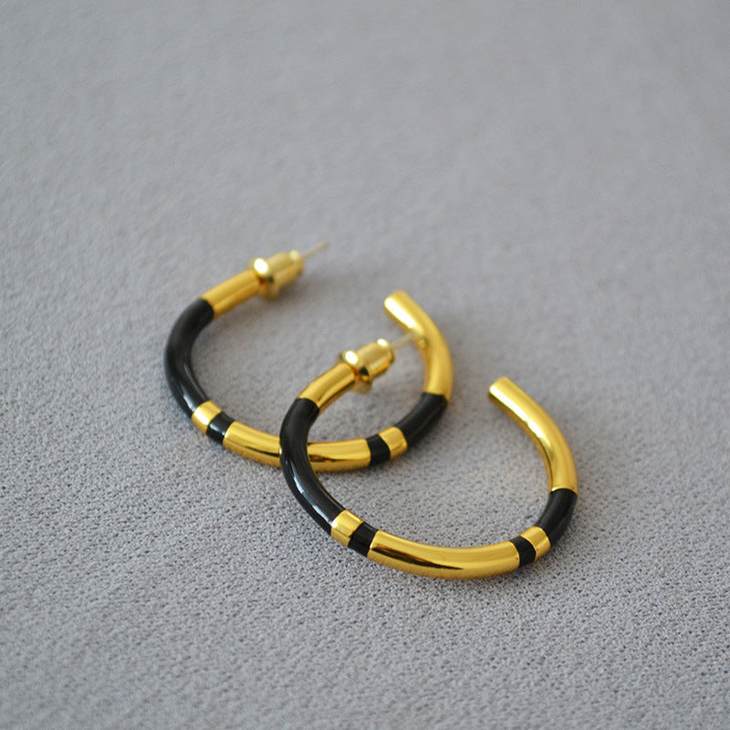 Beautiful Gold Earring with Unique Style