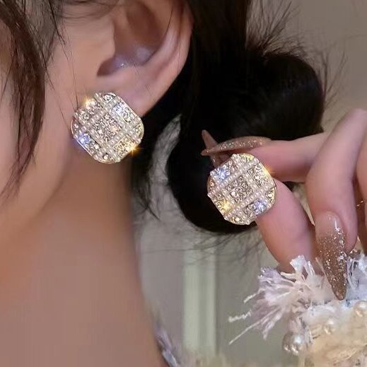 Romantic Earring for Special Moments