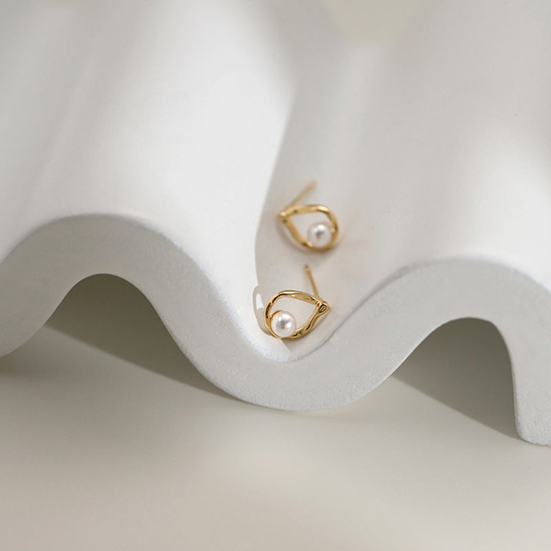 Classic Pearl Earring with Timeless Appeal