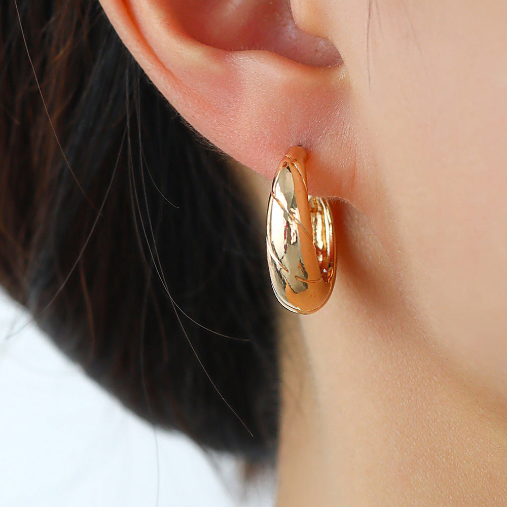 Classic Gold Earring with Timeless Appeal