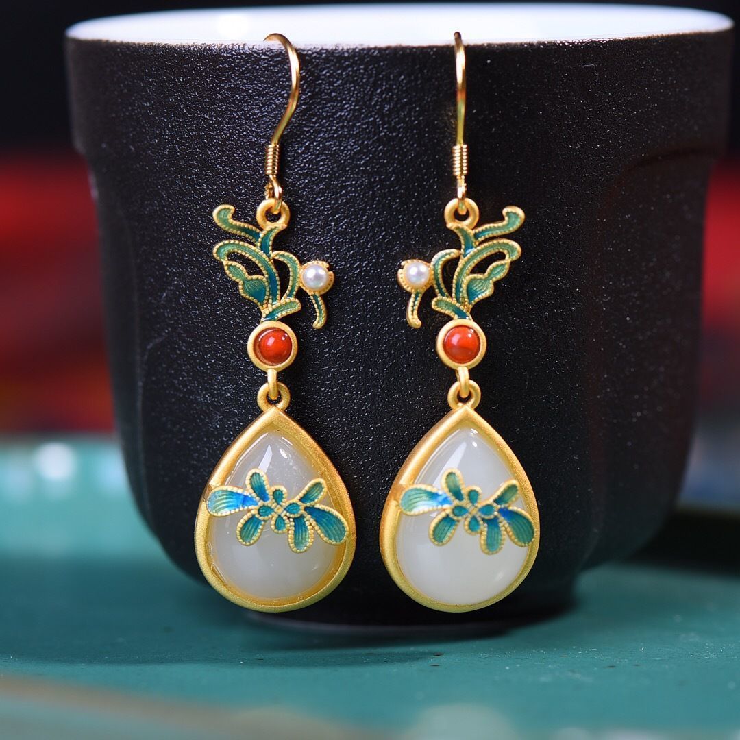 Beautiful Gold Earring with Unique Style