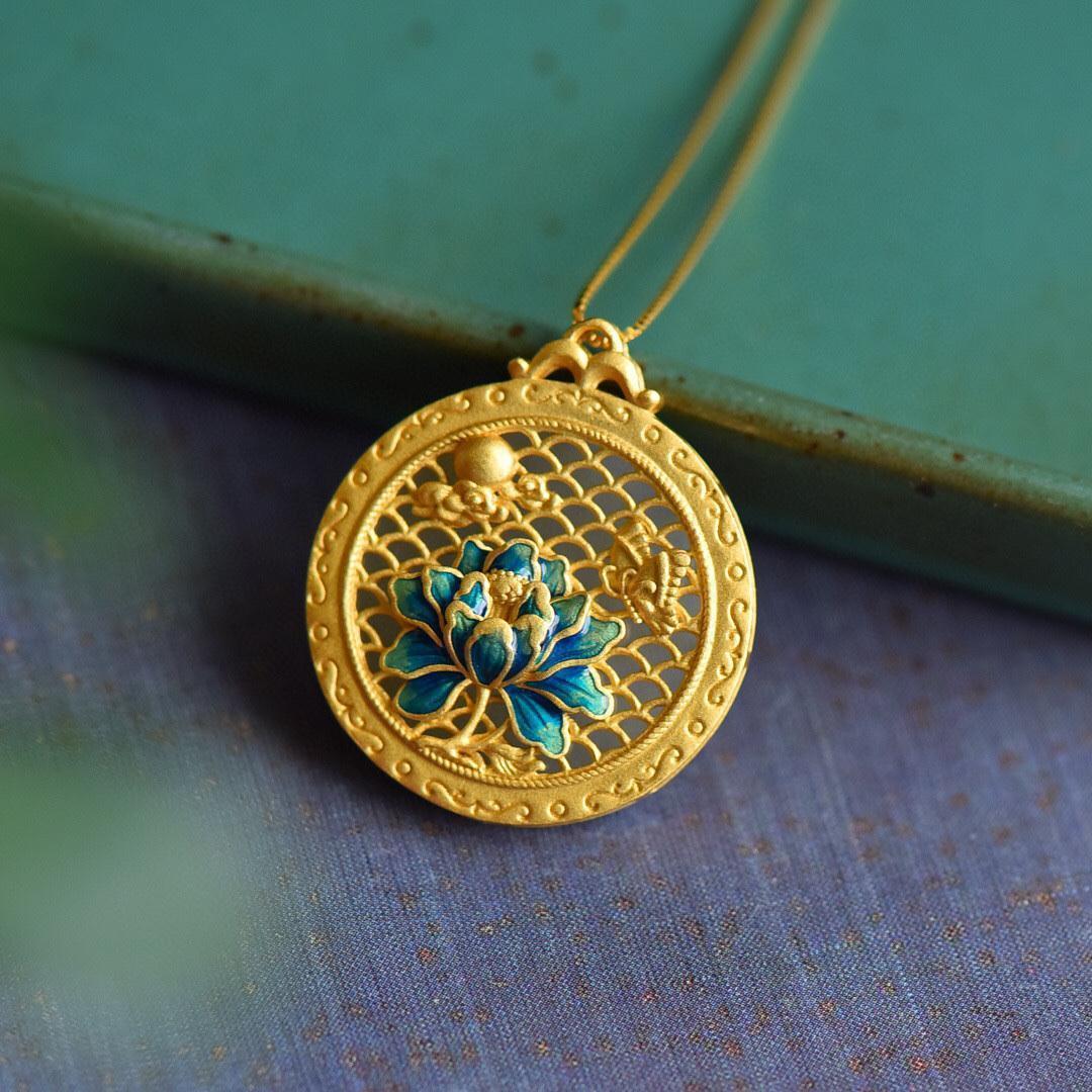 Charming Silver Necklace for Any Occasion