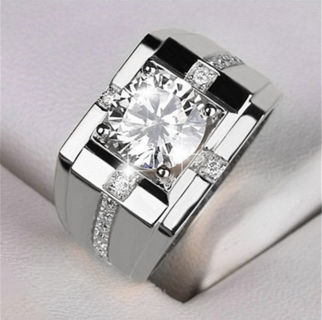 Classic Silver Ring with Timeless Appeal