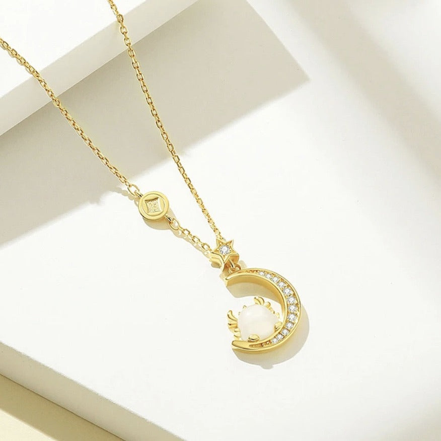Beautiful Silver Necklace with Unique Style