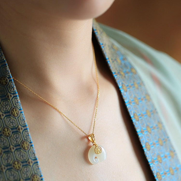 Charming Gold Necklace for Any Occasion
