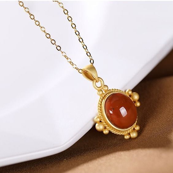 Classic Gold Necklace with Timeless Appeal