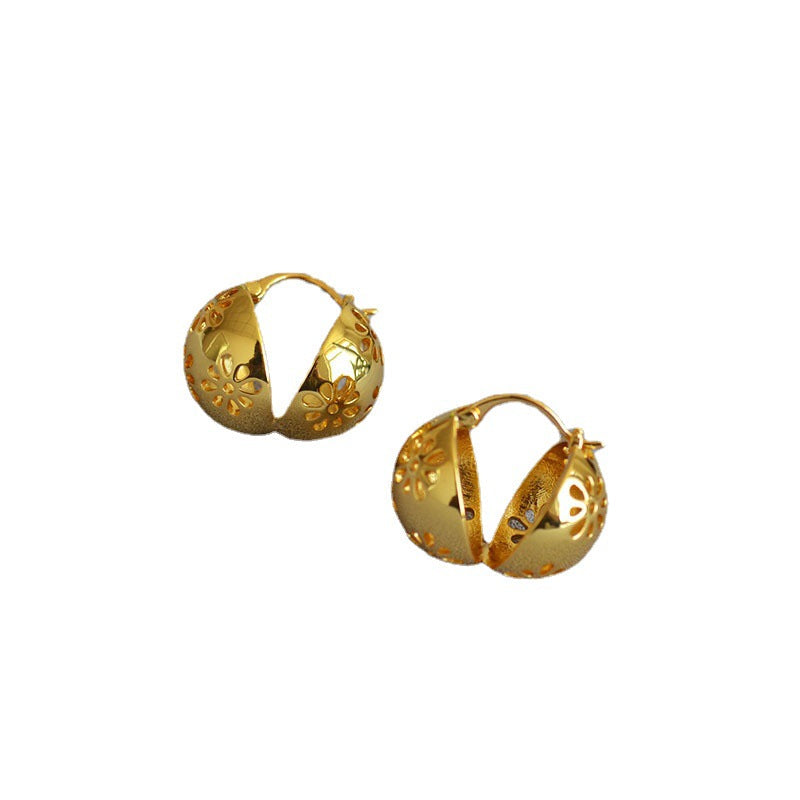 Charming Gold Earring for Any Occasion