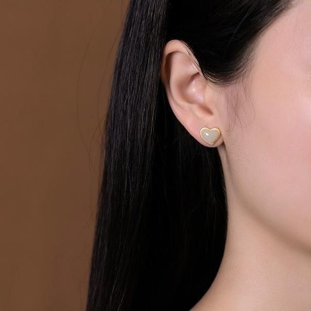 Romantic Gold Earring for Special Moments