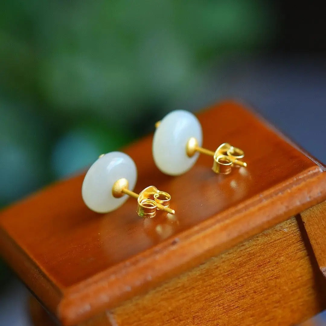 Classic Gold Earring with Timeless Appeal