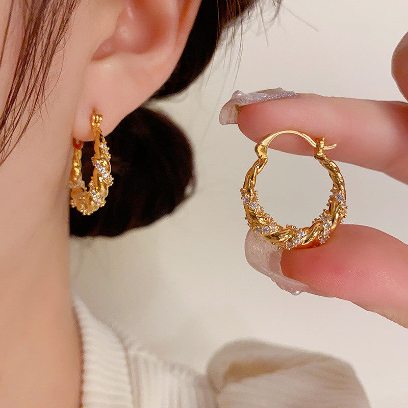 Charming Earring for Any Occasion