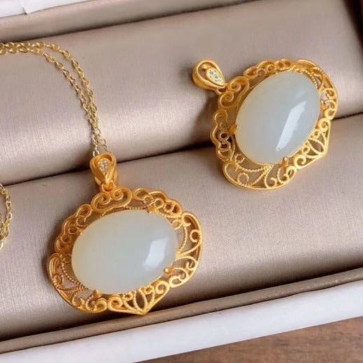 Classic Silver Pendant with Timeless Appeal