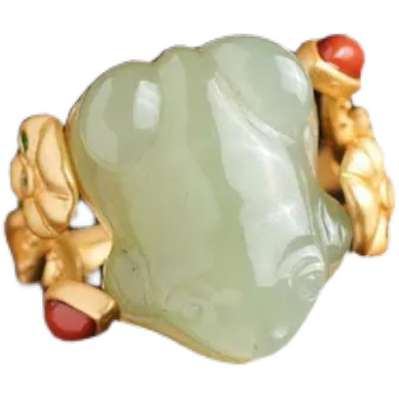 Classic Silver Ring with Timeless Appeal