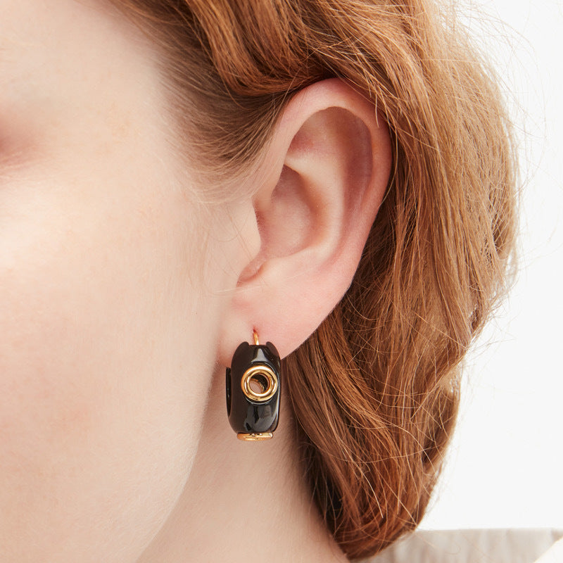 Classic Gold Earring with Timeless Appeal