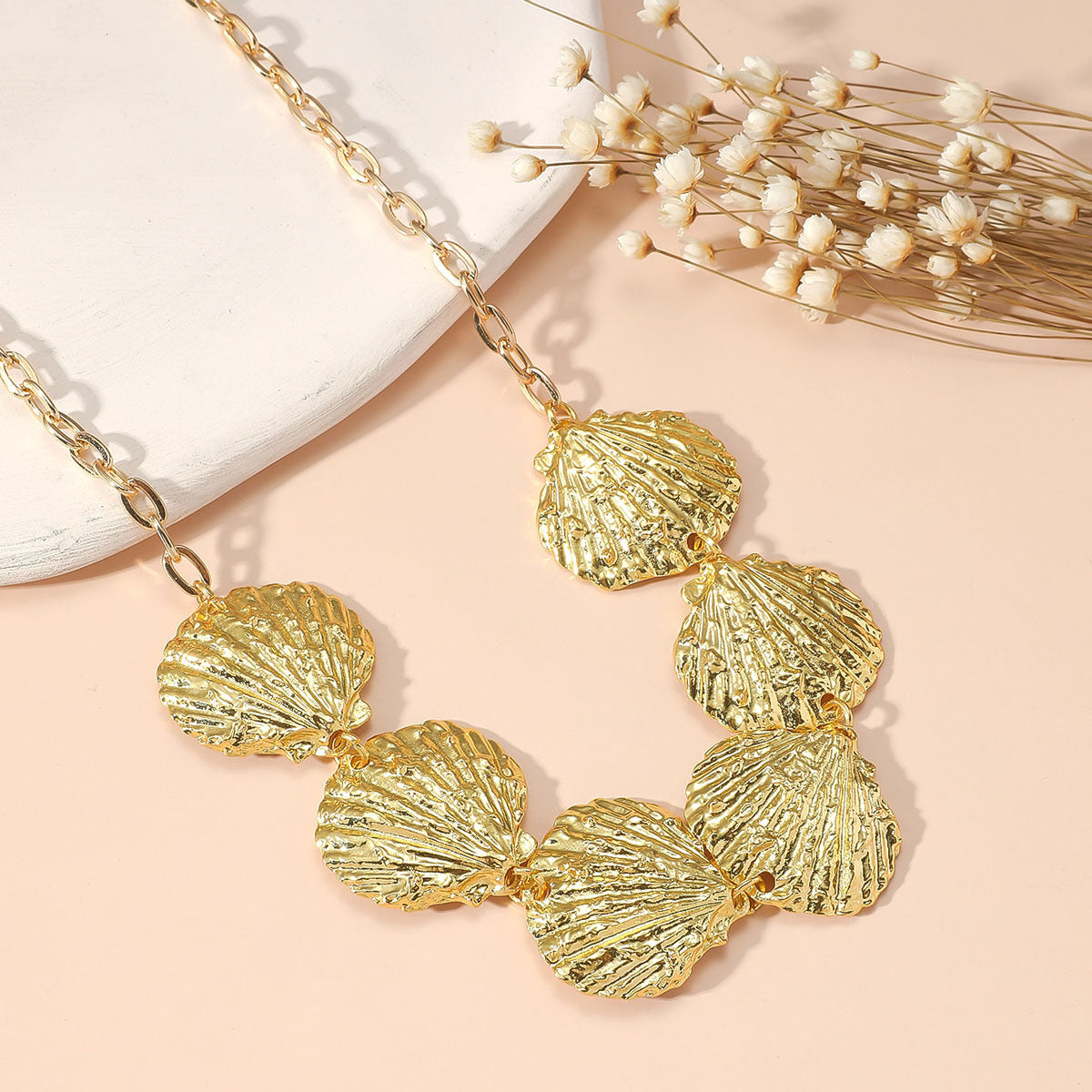 Beautiful Gold Necklace with Unique Style