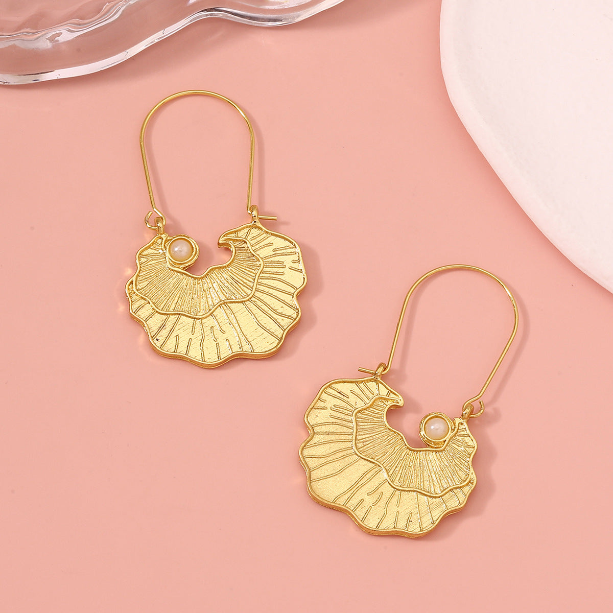 Classic Gold Earring with Timeless Appeal