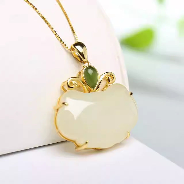 Classic Silver Necklace with Timeless Appeal