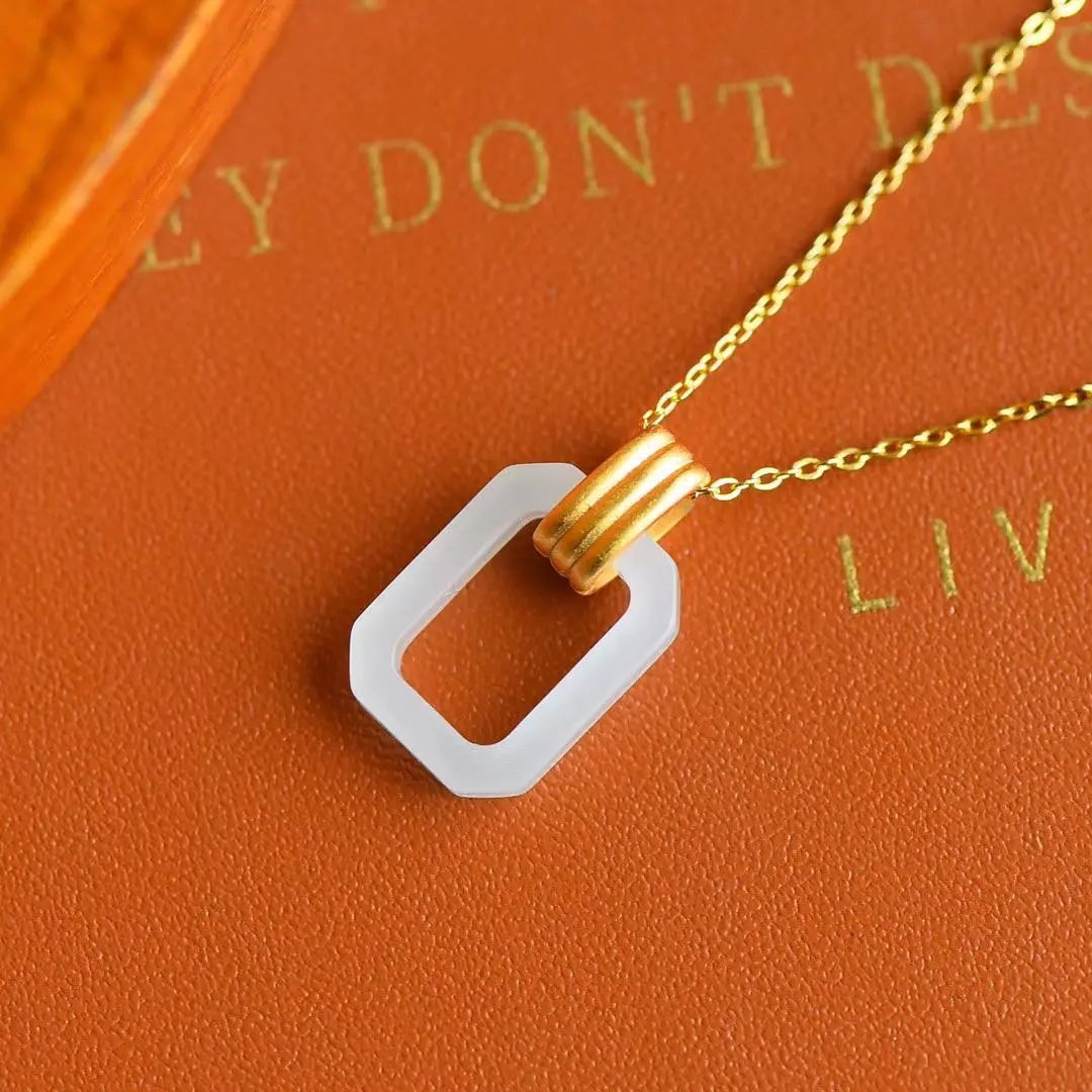 Charming Gold Pendant for Any Occasion