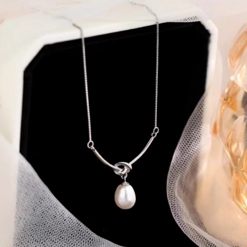 Romantic Pearl Necklace for Special Moments