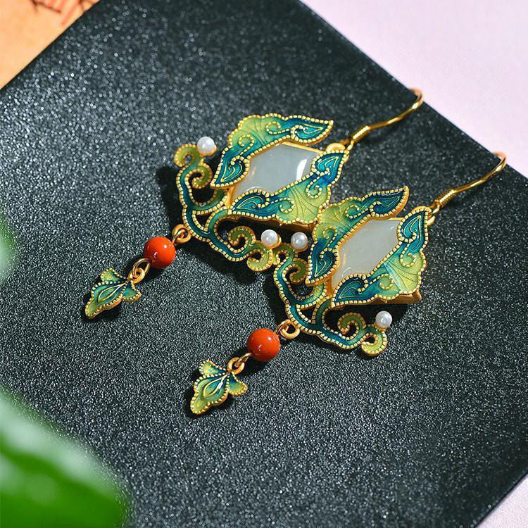 Classic Gold Earring with Timeless Appeal