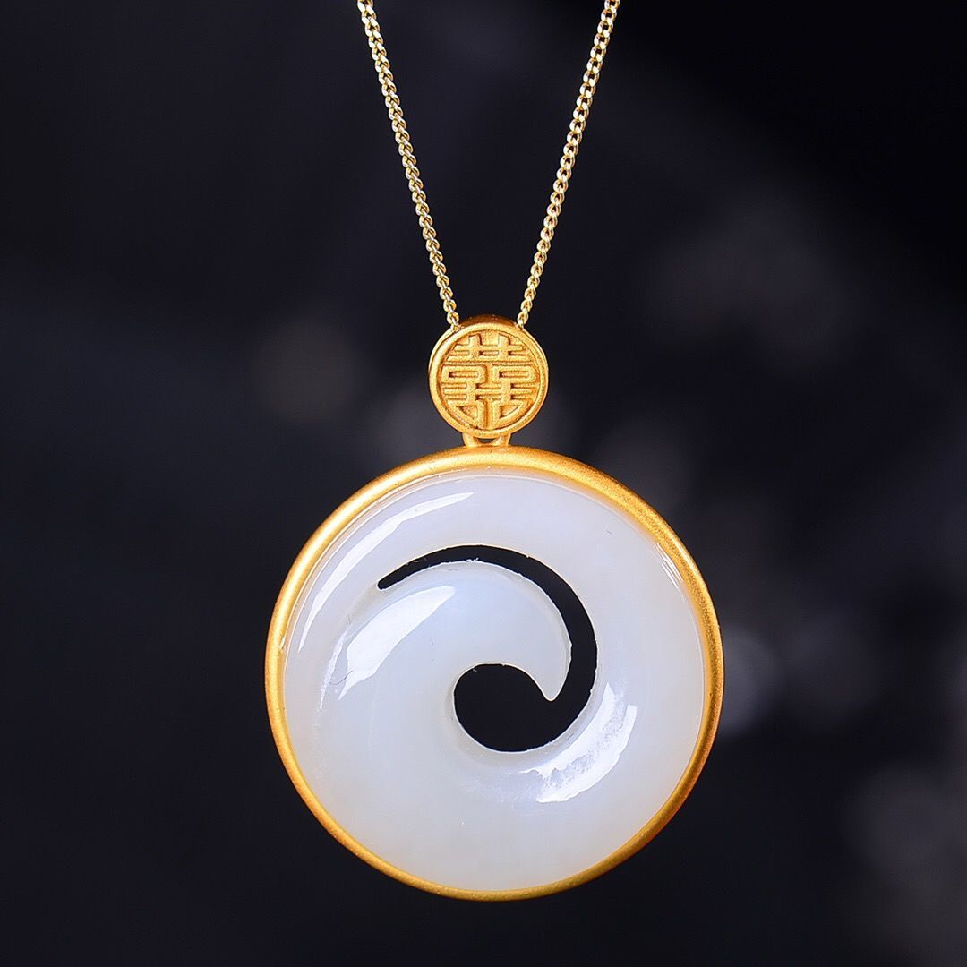 Classic Necklace with Timeless Appeal