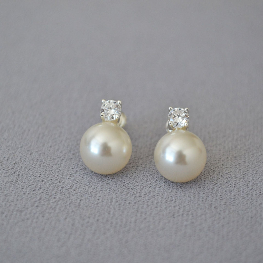 Romantic Silver Earring for Special Moments