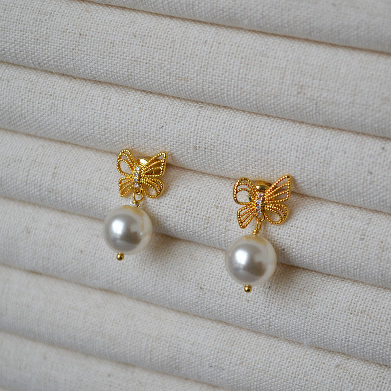 Charming Gold Earring for Any Occasion