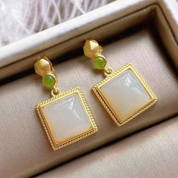 Romantic Gold Earring for Special Moments