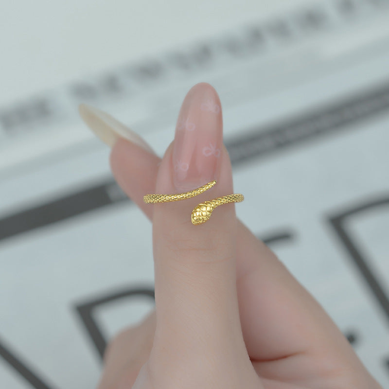 Charming Gold Ring for Any Occasion