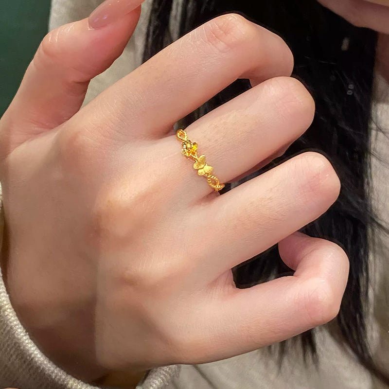 Classic Gold Ring with Timeless Appeal