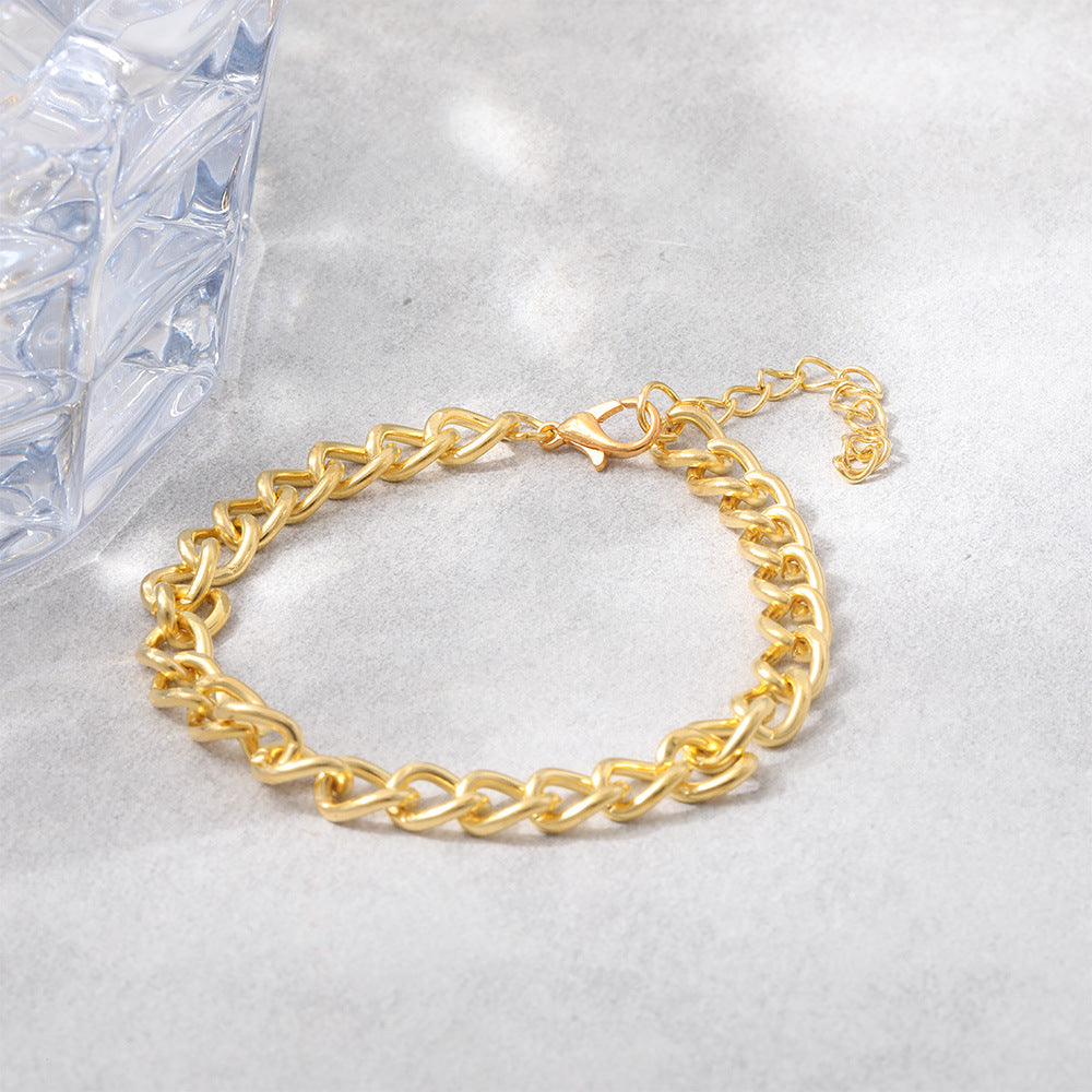 Romantic Gold Bracelet for Special Moments