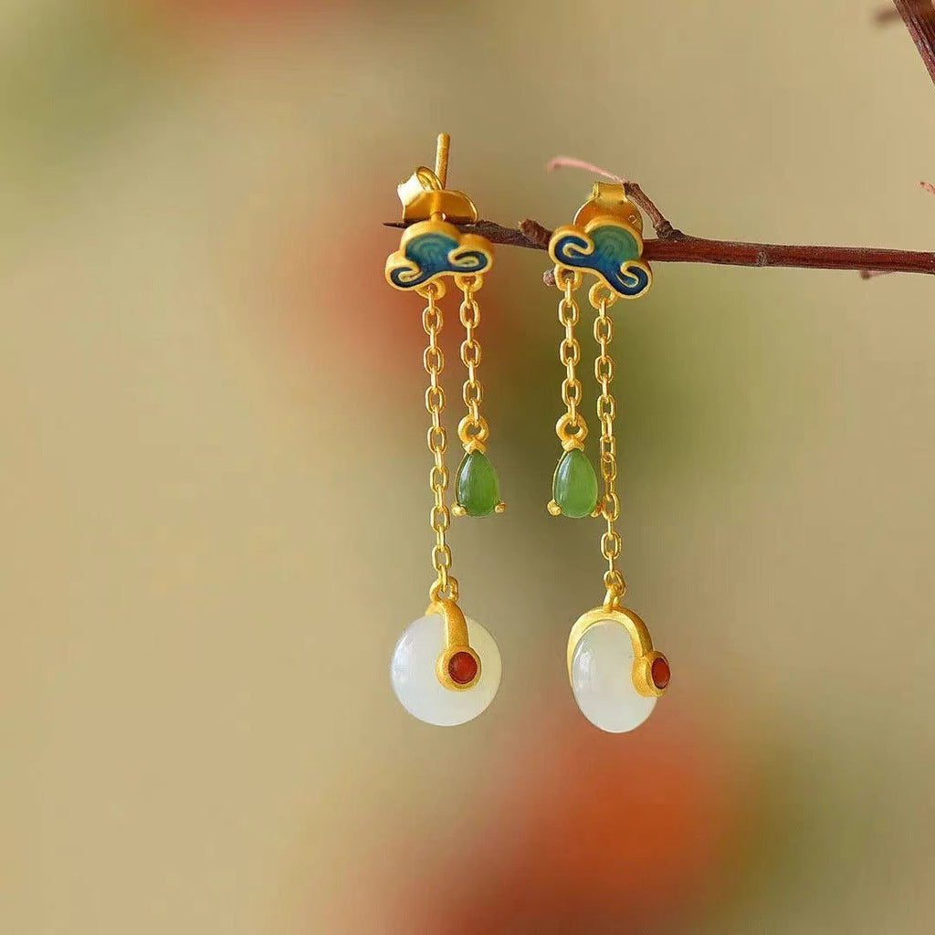 Charming Gold Earring for Any Occasion
