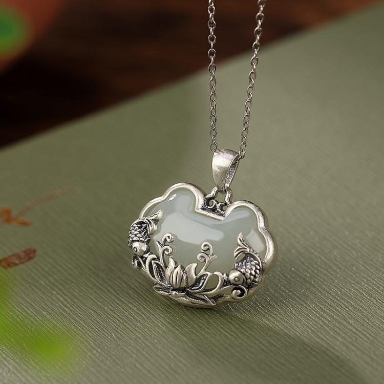 Classic Silver Necklace with Timeless Appeal