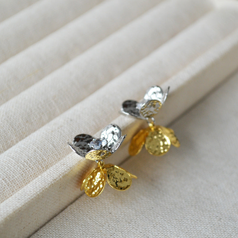 Beautiful Gold Earring with Unique Style