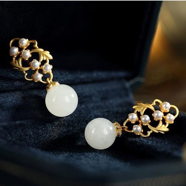 Beautiful Silver Earring with Unique Style