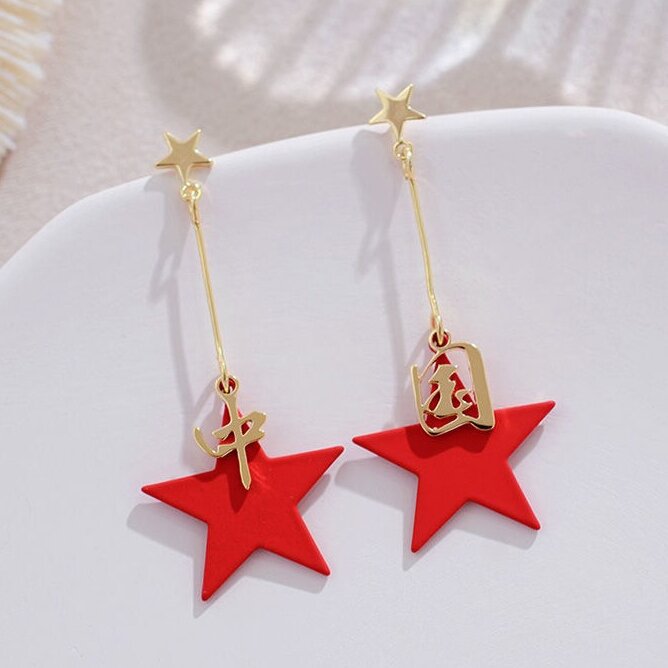 Classic Gold Earring with Timeless Appeal
