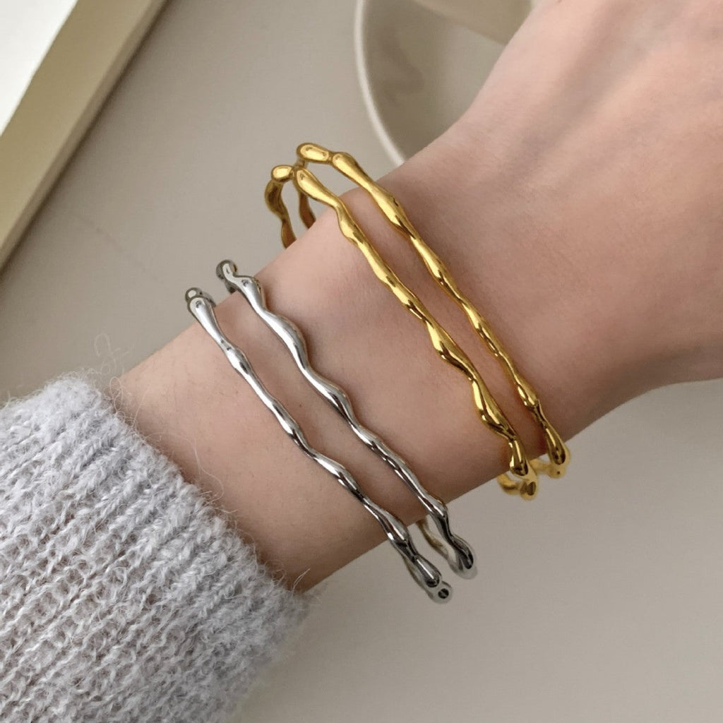 Romantic Gold Bracelet for Special Moments