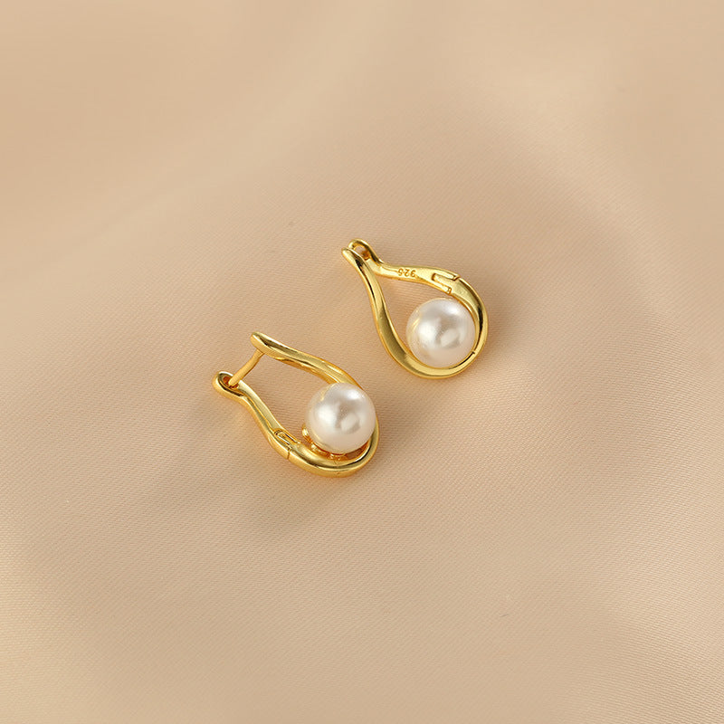 Classic Pearl Earring with Timeless Appeal