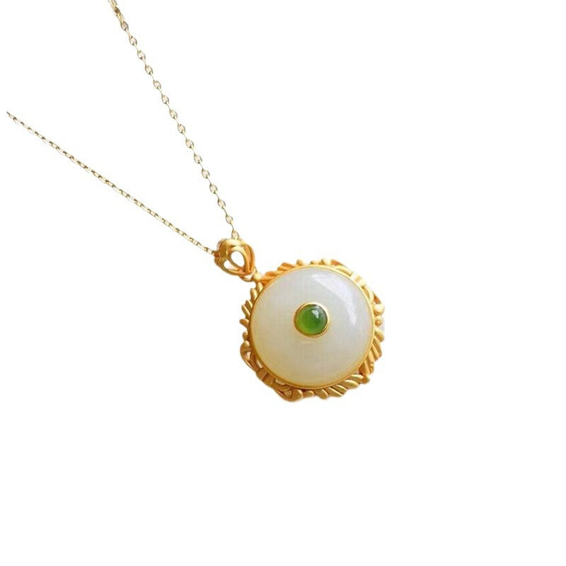 Classic Gold Pendant with Timeless Appeal