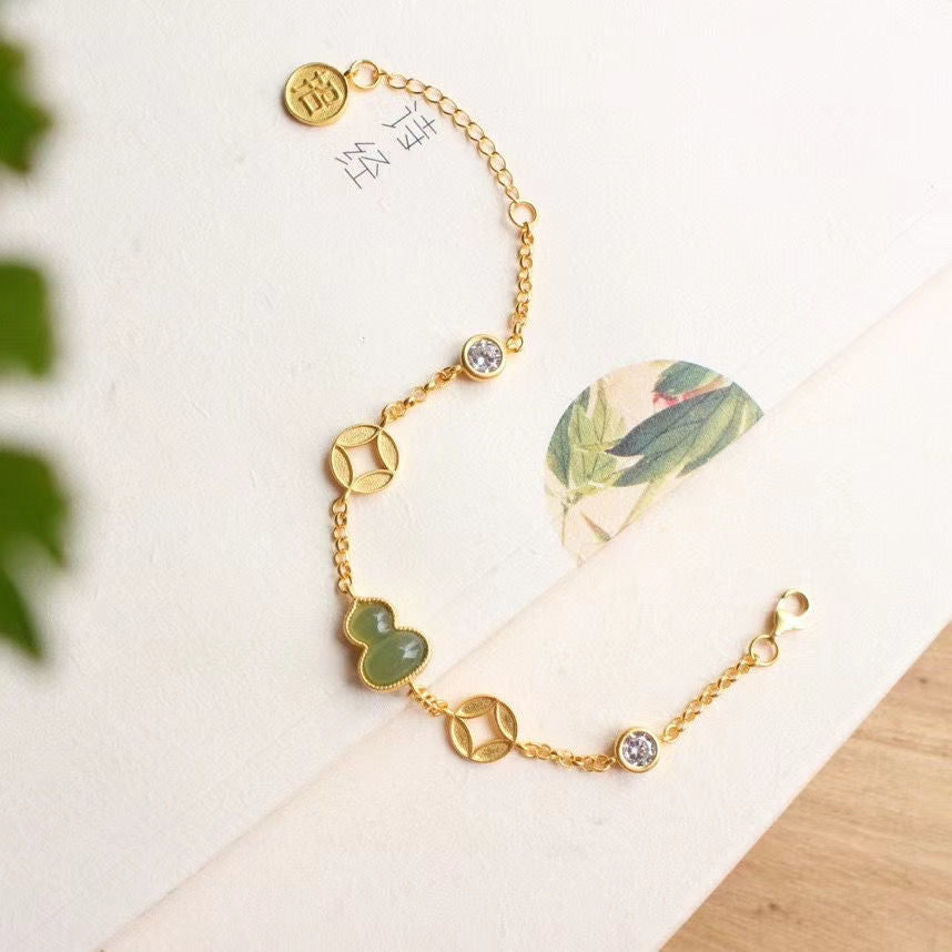 Romantic Gold Bracelet for Special Moments