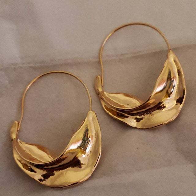 Romantic Gold Earring for Special Moments