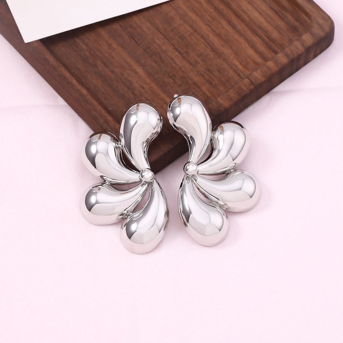 Charming Earring for Any Occasion