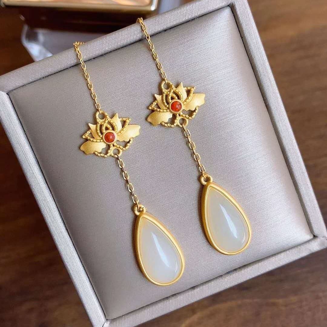 Charming Gold Earring for Any Occasion