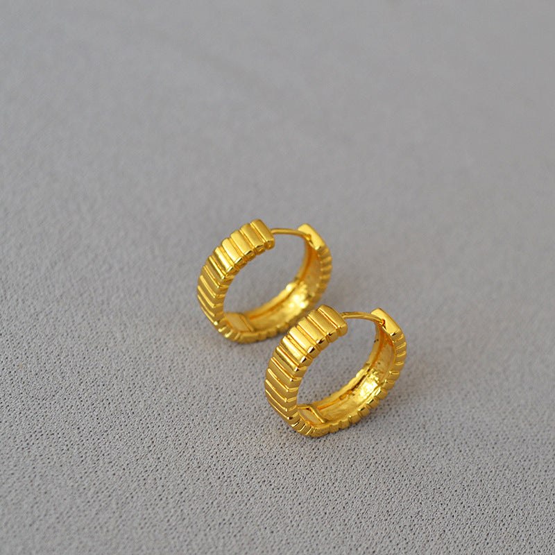 Charming Gold Earring for Any Occasion