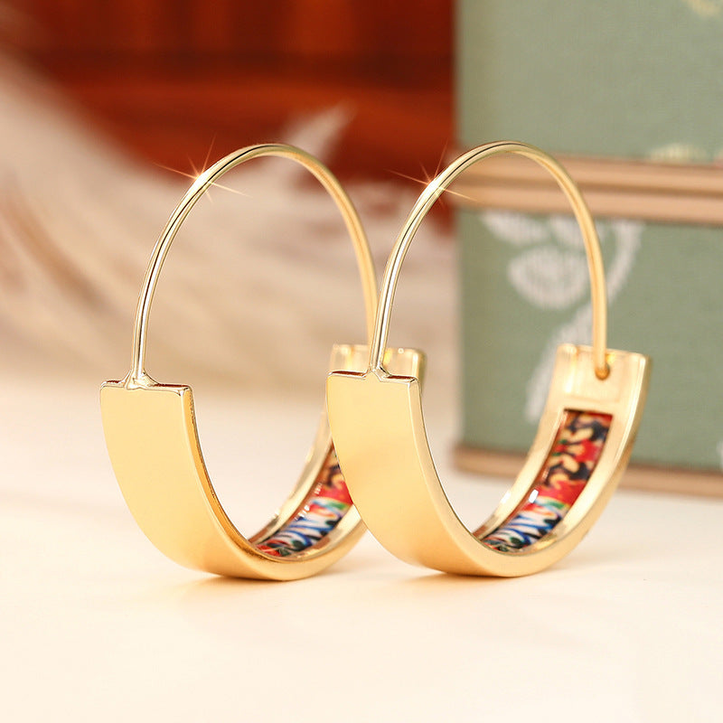 Charming Piece for Any Occasion